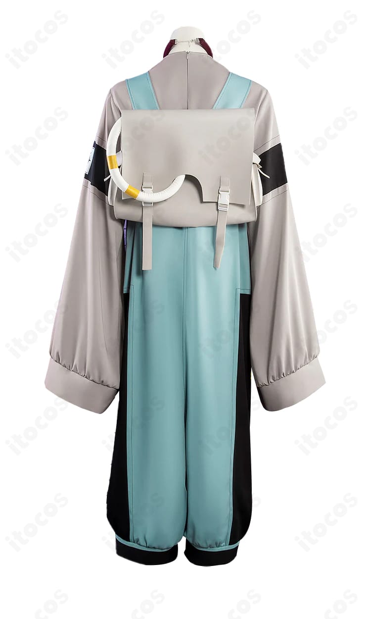 ディア・サンタ衣装の背面。リュック装着時のバランスと背面シルエットを確認できる画像。