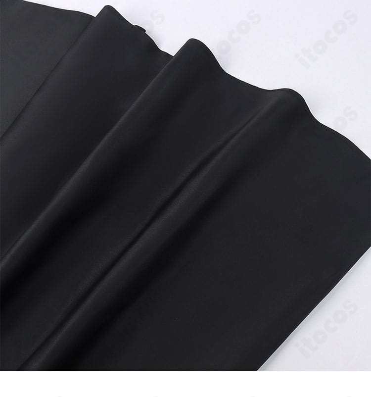 裾まわりの装飾ディテール。フレアの広がりと縁取り