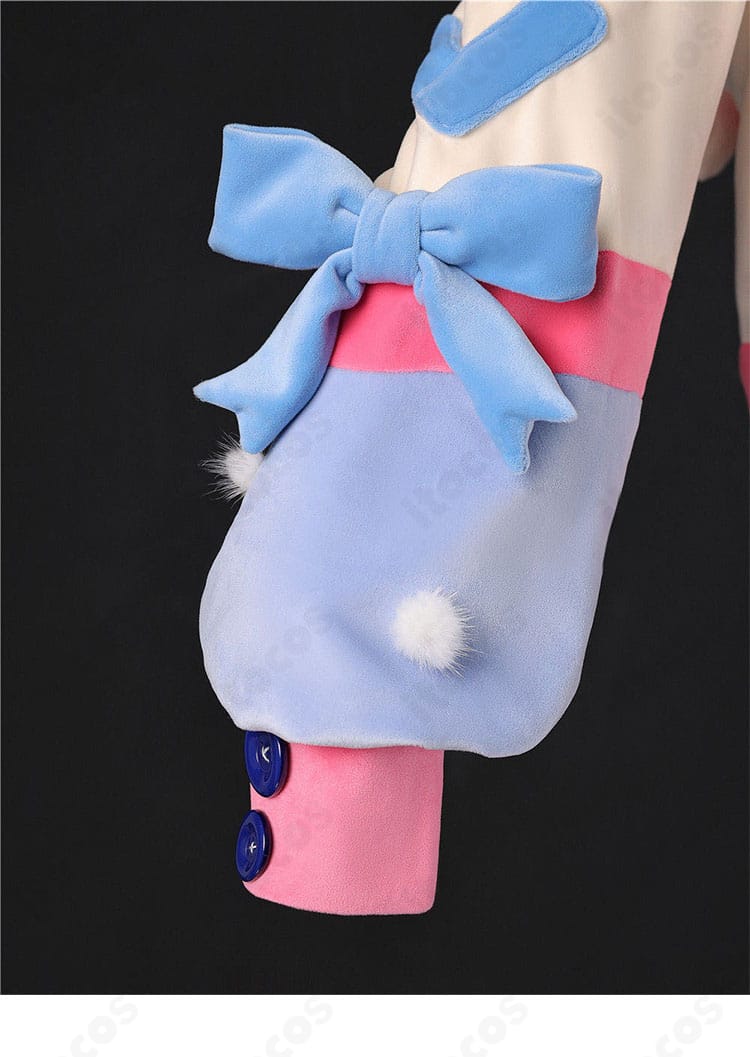 袖口のカフスとリボン装飾のディテール