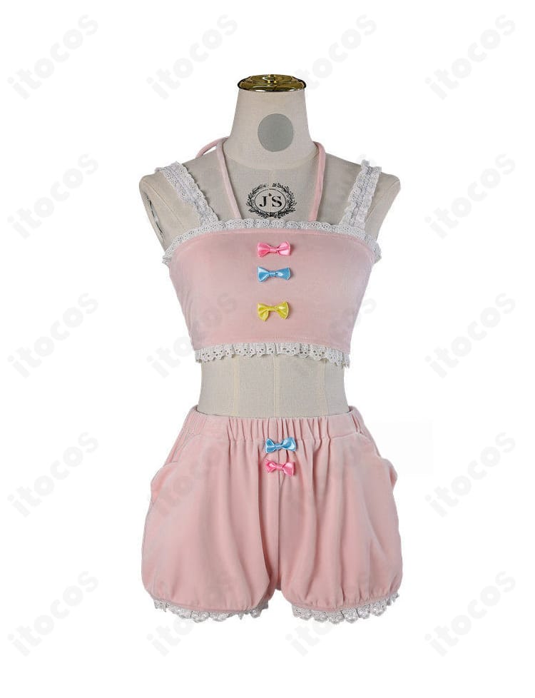 インナーの襟元とレイヤー構成のディテール