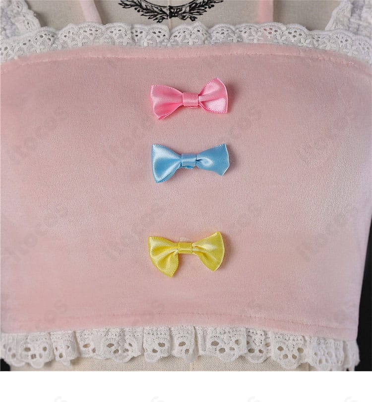 上衣フロントの装飾配置とテクスチャー