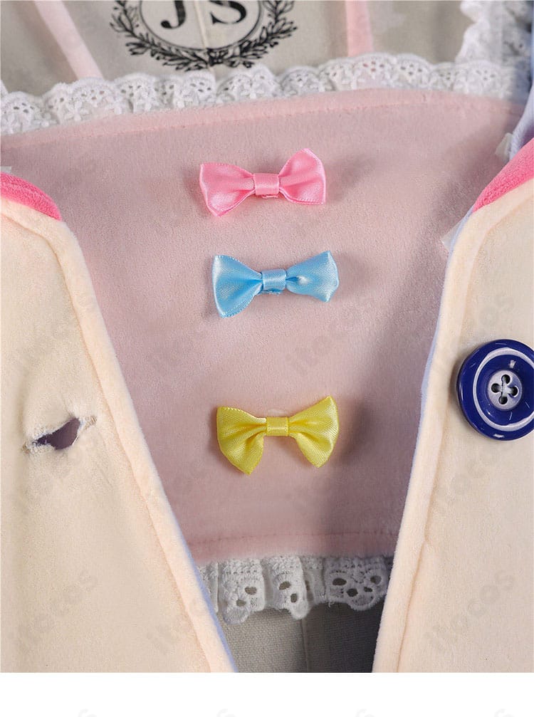 衣襟に結んだリボン装飾の形状と質感