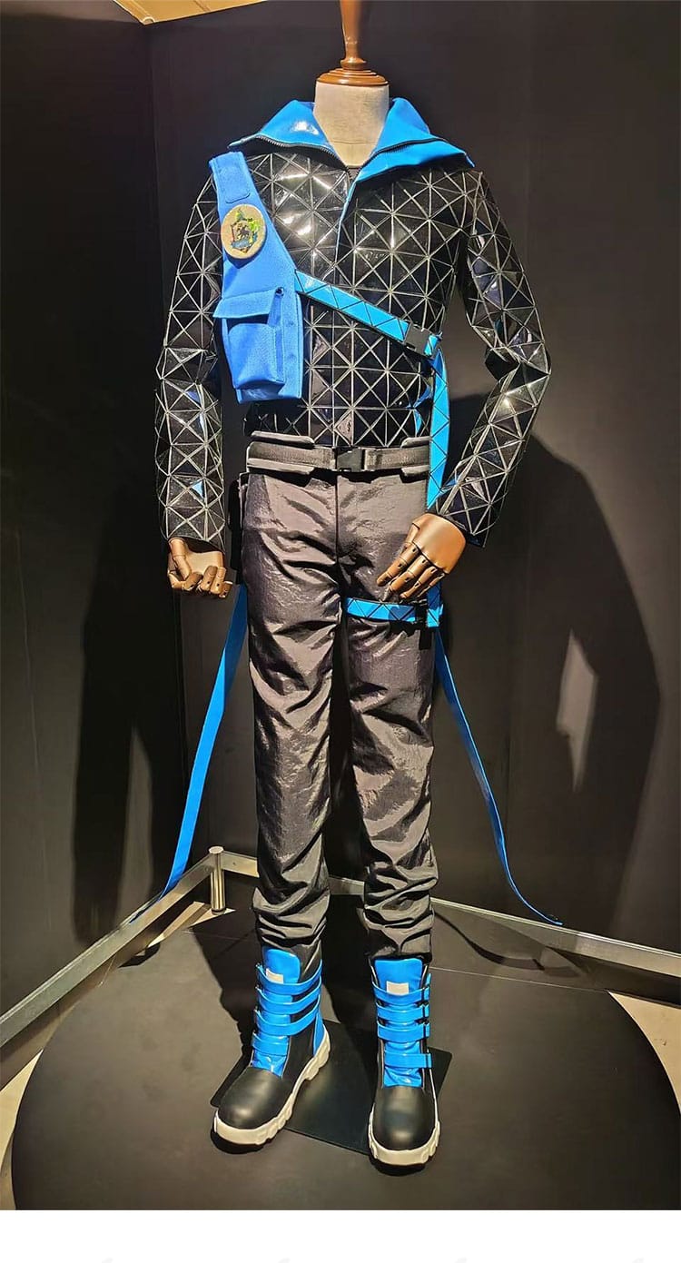 イデア・シュラウド『死者の国の王』コスプレ礼装の正面全体像。ハリ感のある生地と端正なシルエットがわかる商品写真