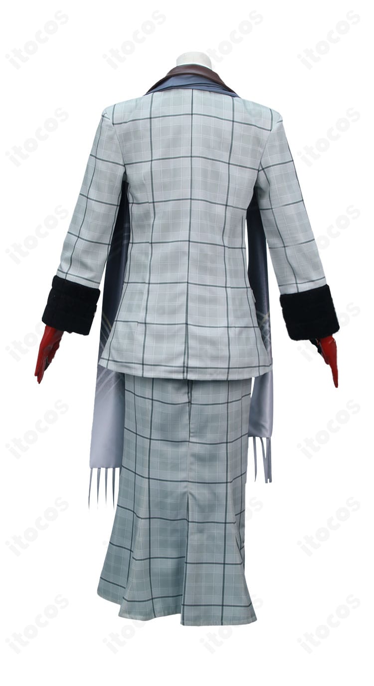 ヒルダ衣装の背面。コートのヨーク切り替えとベルト周りのバランスを明瞭に表示。