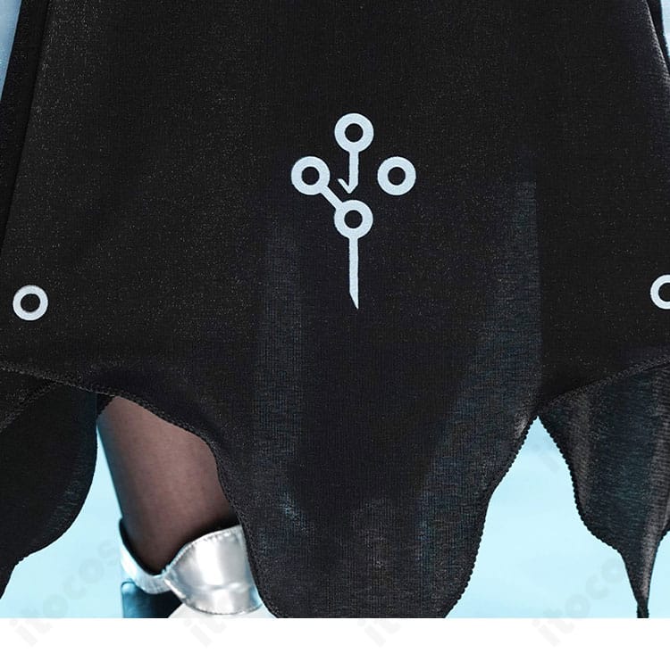 衣装に施された模様パーツの拡大。図案のコントラストと質感を表すクローズアップ。