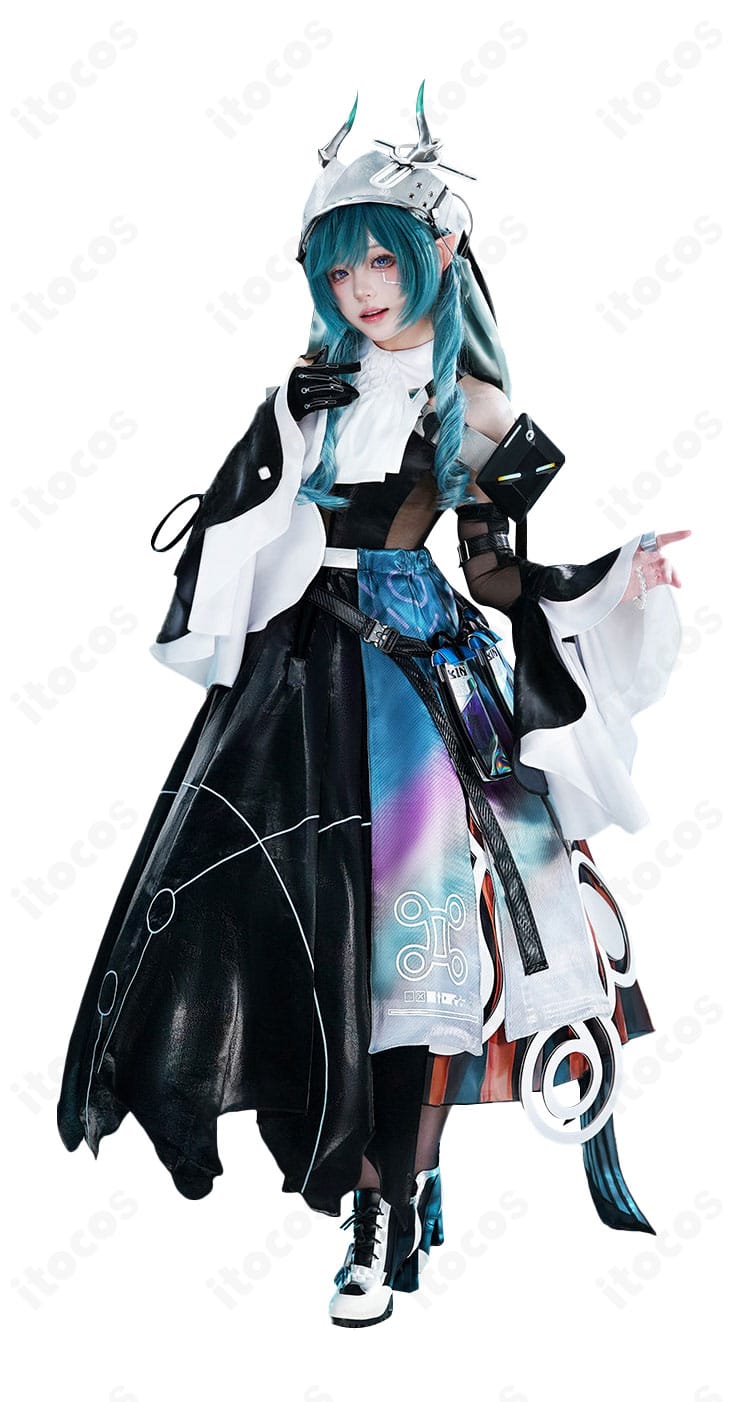 ザイヒ衣装の正面全体。ワンピースとオーバースカートのシルエットが分かるカット。