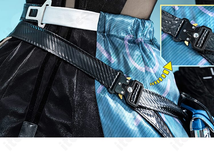 サイドの系帯・ストラップ装飾の詳細。固定方法と装飾パーツの配置が分かる。