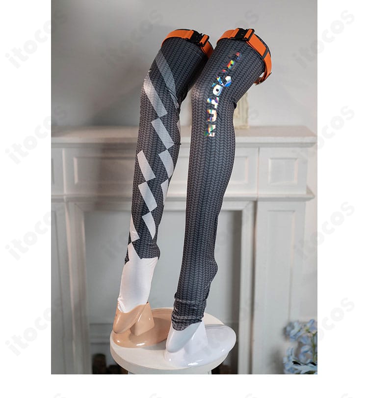 脚部・靴下まわりの装飾ディテール。ラインと素材感が映える初音ミク レーシングミク 2026Ver.。