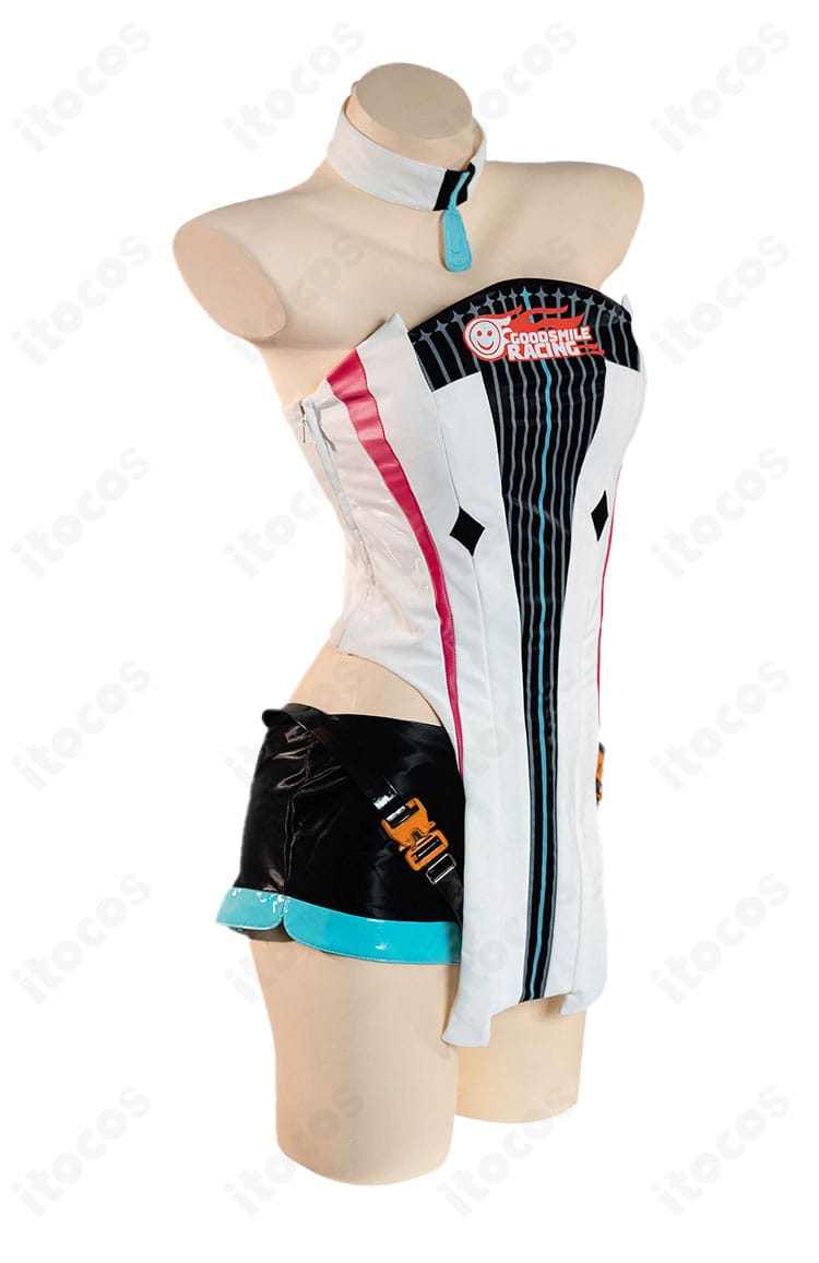 初音ミク レーシングミク 2026Ver. 衣装の右側面。サイドラインと脚部の装飾バランスを確認できる写真。