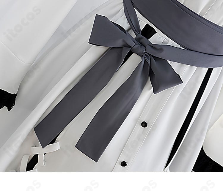 付属靴下の丈感とコーデ例｜白と黒のコントラストで脚線を強調