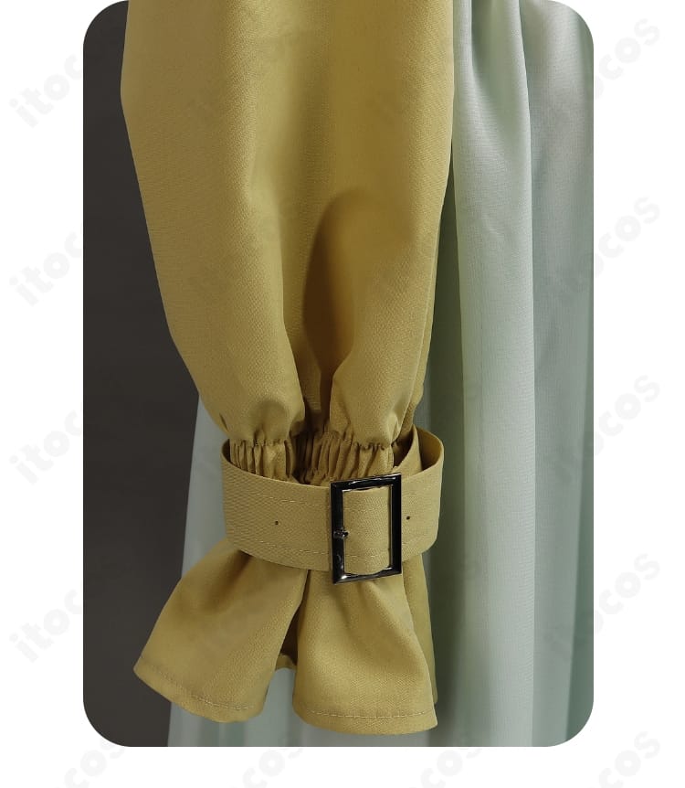 ウエスト周りのフィット感とベルト金具の仕様が分かる部分アップ