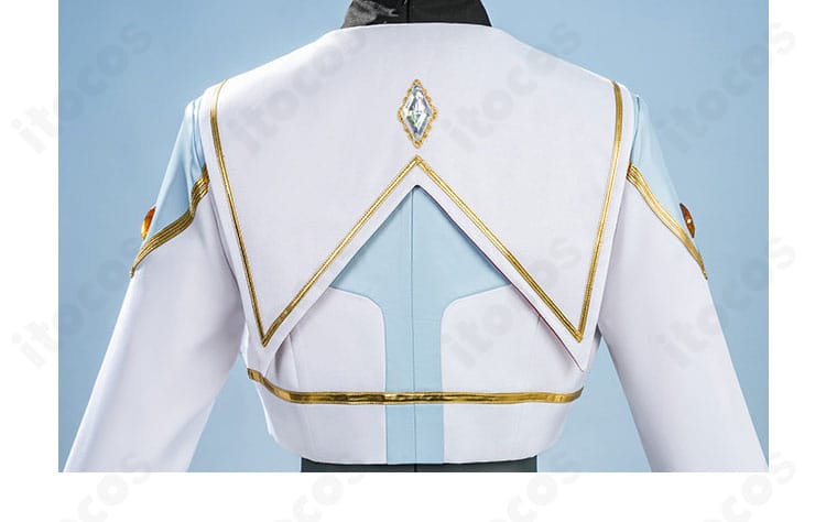 背肩部分の装飾ディテール。ヨークと装飾パーツの取り付け精度を強調