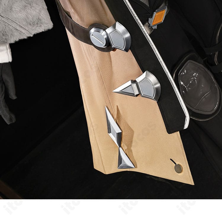 原神コート衣装セットの裾飾りと生地のハリ感がわかる近接