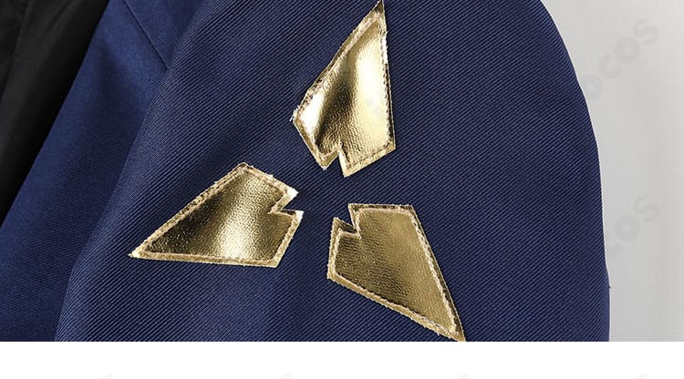 肩と袖の装飾ディテール。肩周りの構造と袖付けライン