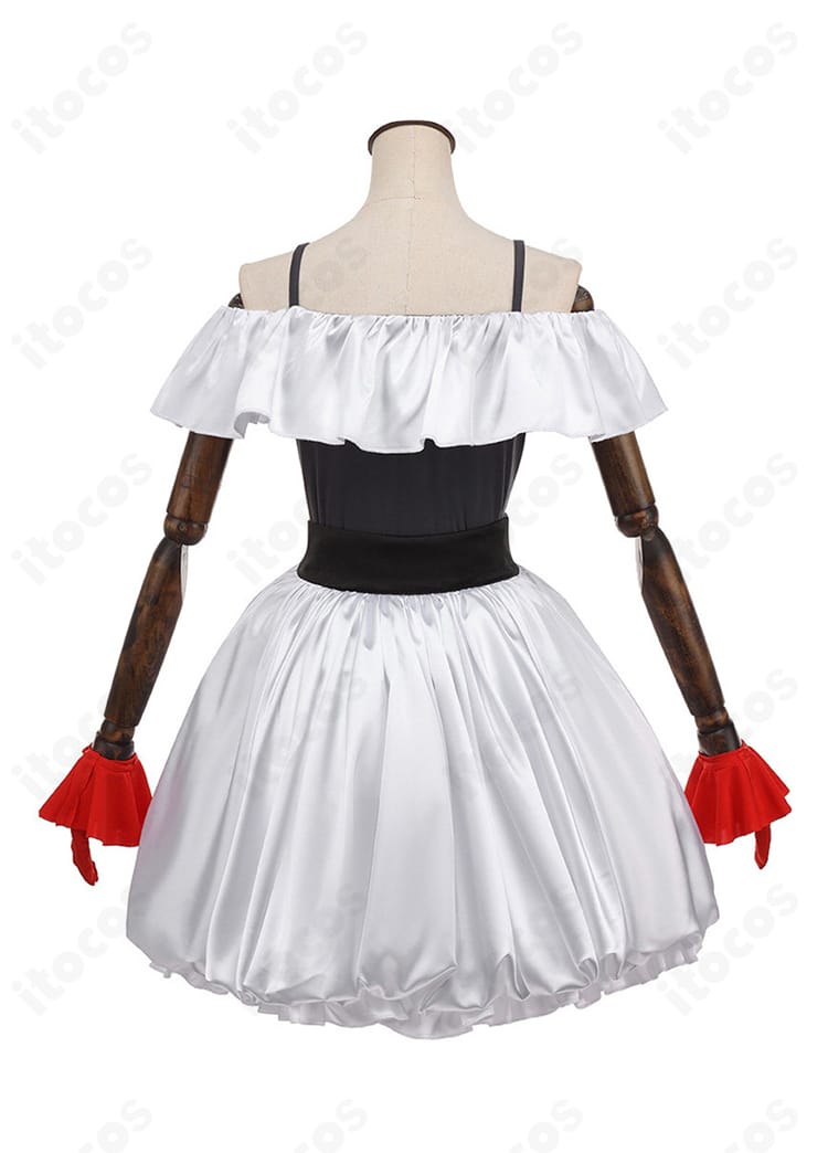 有馬かな B小町衣装の背面。背面ファスナーとスカートの広がり、後ろリボンの形状が分かる写真