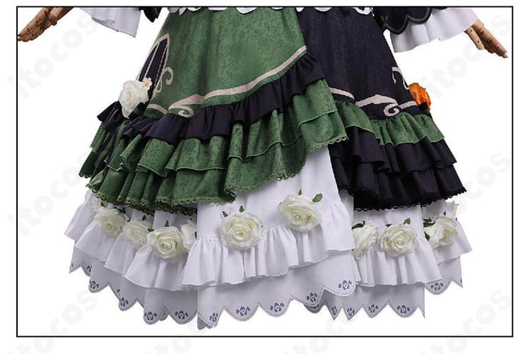 スカートレースの拡大。レース柄と縁取りの精緻さを示すディテール