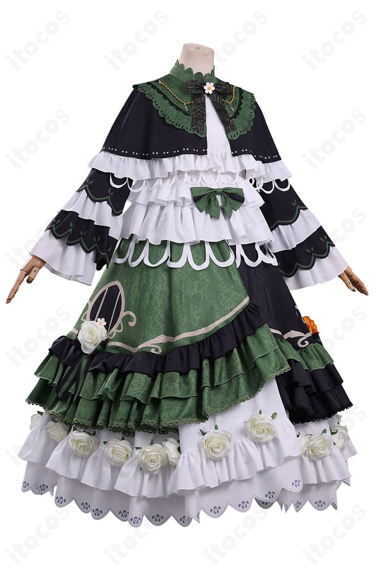 遠野ハンナ衣装の側面。スカートの広がりと袖の装飾ラインが見える角度