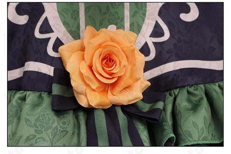 スカート左側の黄色い花飾り。色差と配置バランスが分かる接写