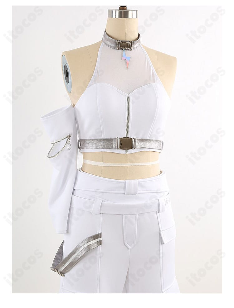 ベスト装飾アップ:フロントの装飾とステッチワークの詳細