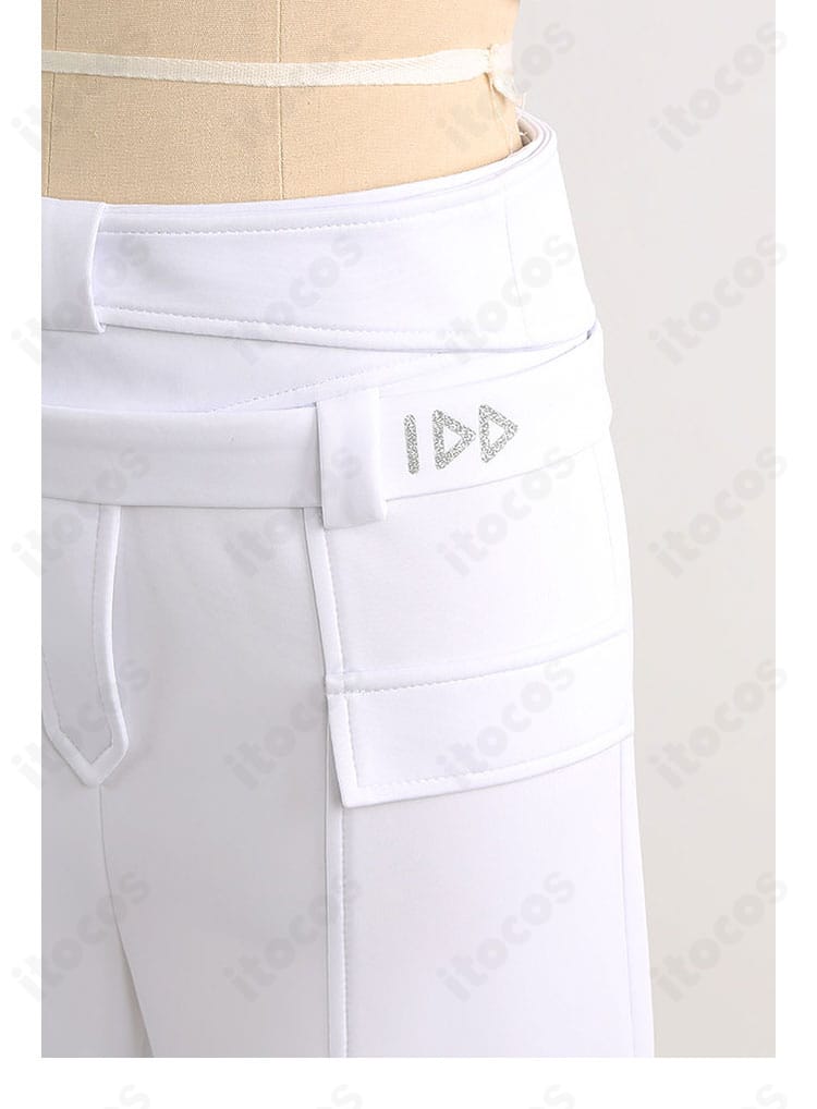 腰部ディテール:ベルトと留め具の構成・位置関係