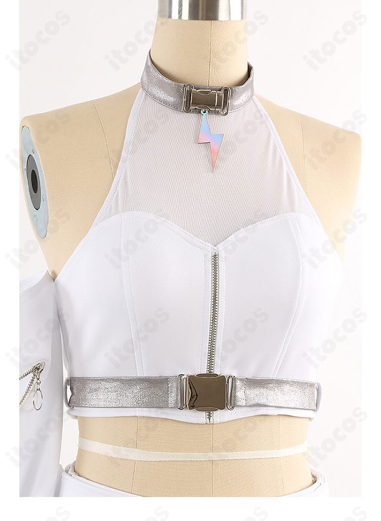 ベスト胸元ディテール:ライン取りと素材の質感アップ