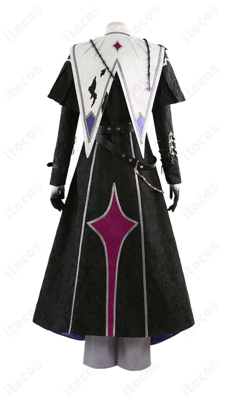 背面のシルエットと後ろ開き仕様、マント風ラインの全体像