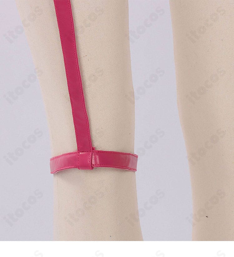 脚部アクセント（ショートパンツ周り）のディテール。可動性を確保した設計を示す近接写真。