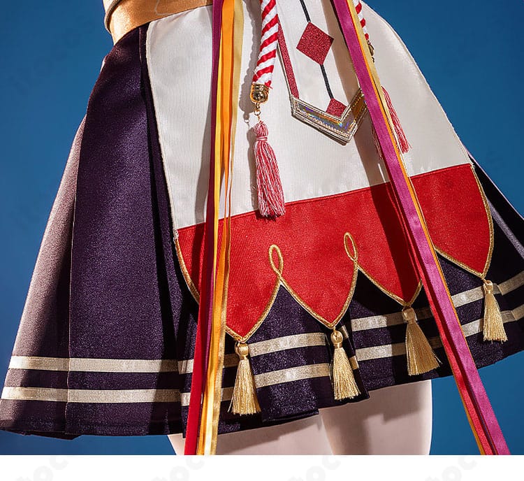 袖口の形状と生地のハリ感が伝わる角度のディテール写真