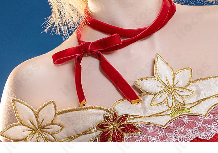 コルセットベルトと腰飾りの固定ポイントが分かる詳細カット