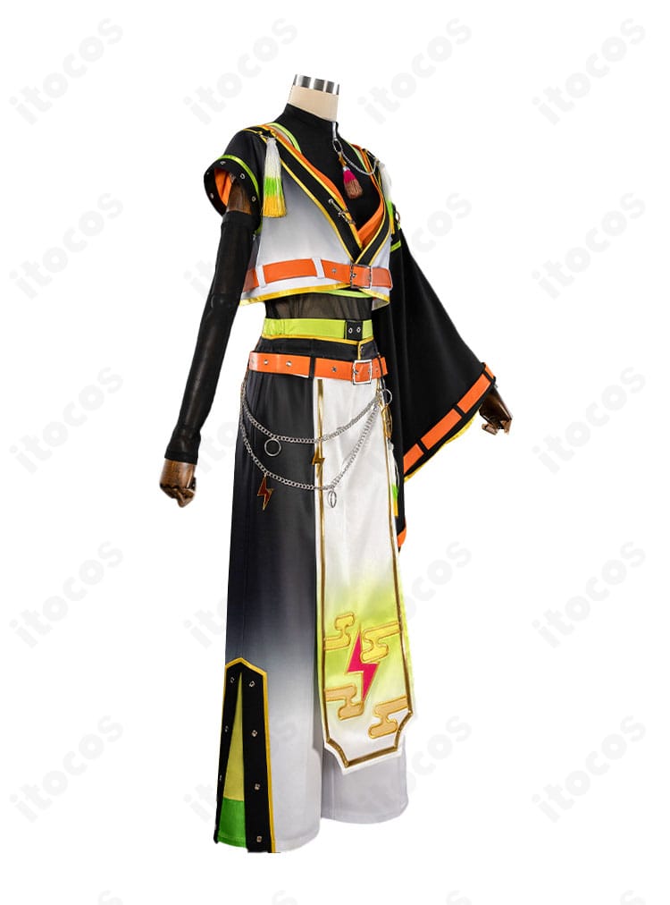 上着右側面のカッティングとベルト位置の詳細