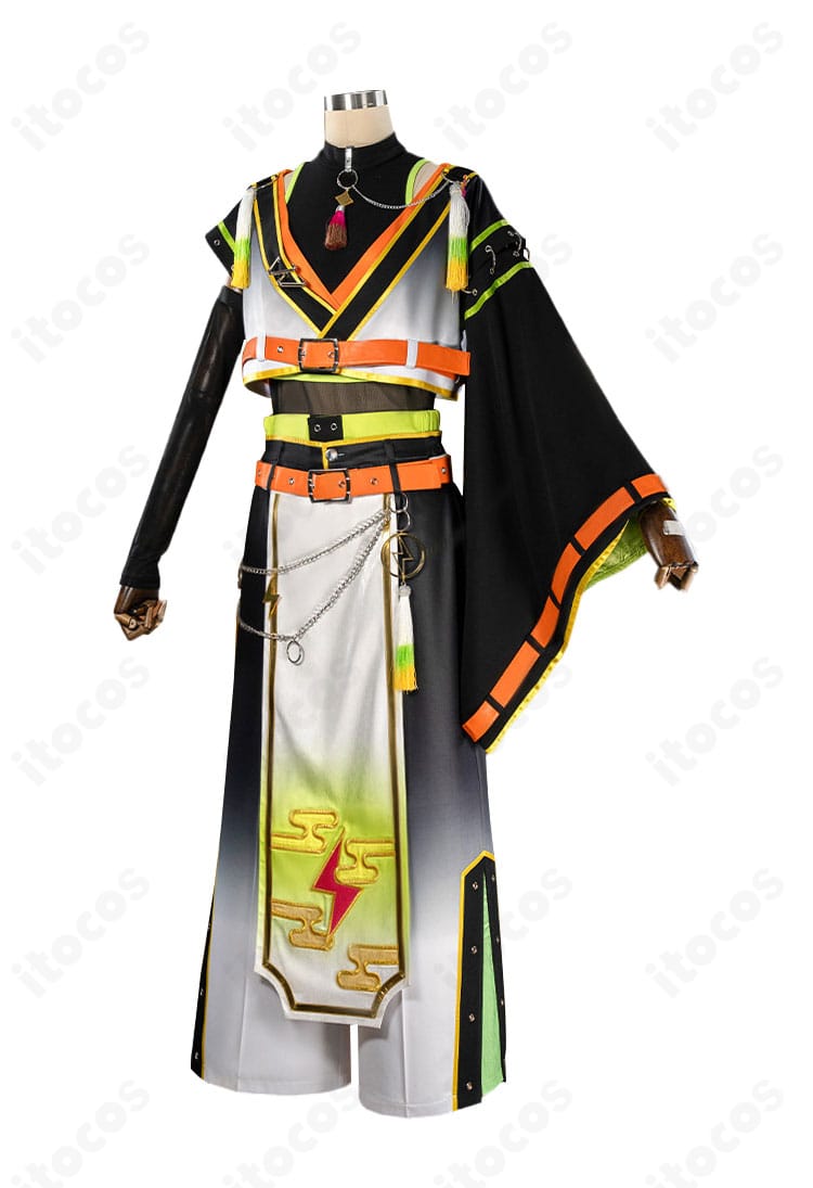 上着左側面の切替と腰布の重なりが見えるディテール