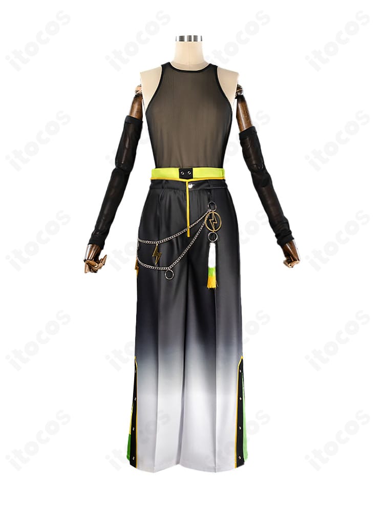 ストレッチメッシュインナーと黒ハイネックの素材感・重ね方