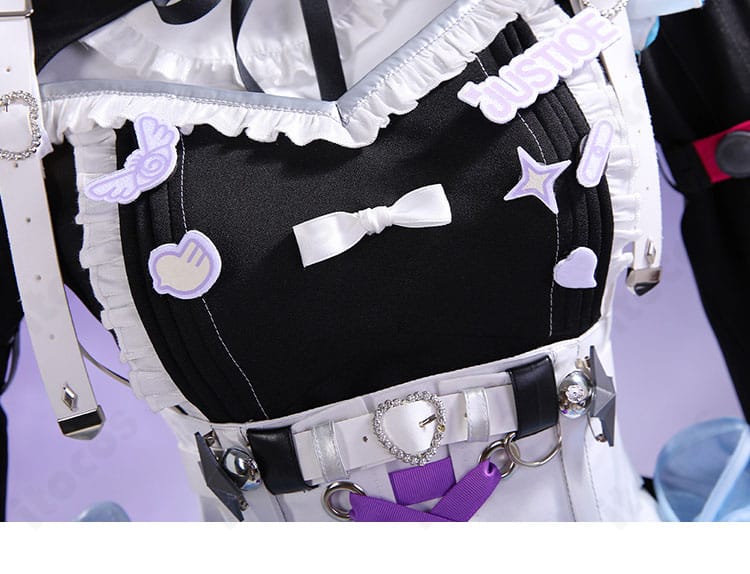 前身頃の飾りリボンとフリルの縫製ディテール