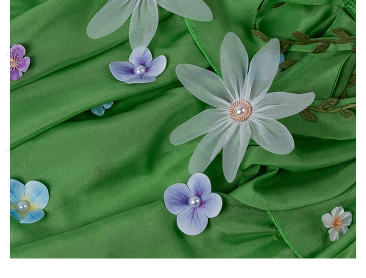 エマ・ウッズ 朽ちぬ長夏 袖・肩周りのカッティング（可動域を確保した形状）