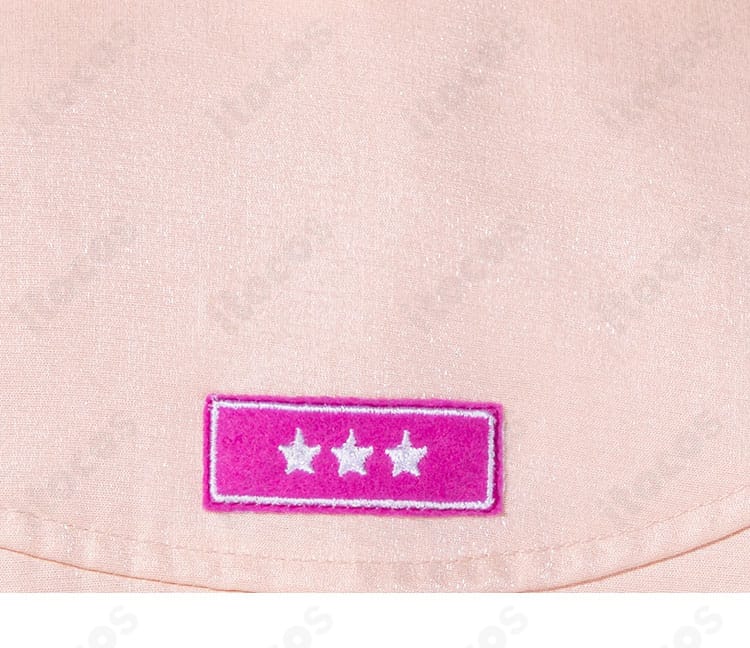 屋内ライティング下での艶表現イメージ。撮影環境での色乗りの良さを訴求。