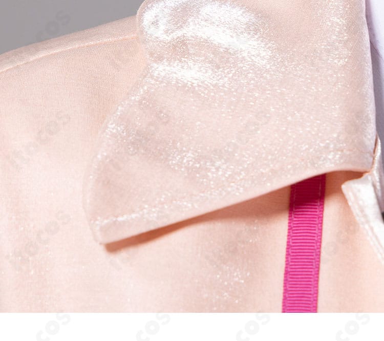 コートとベルトの組み合わせ例。シンプルなスタイリングでVBSらしい都会的ムードを再現。