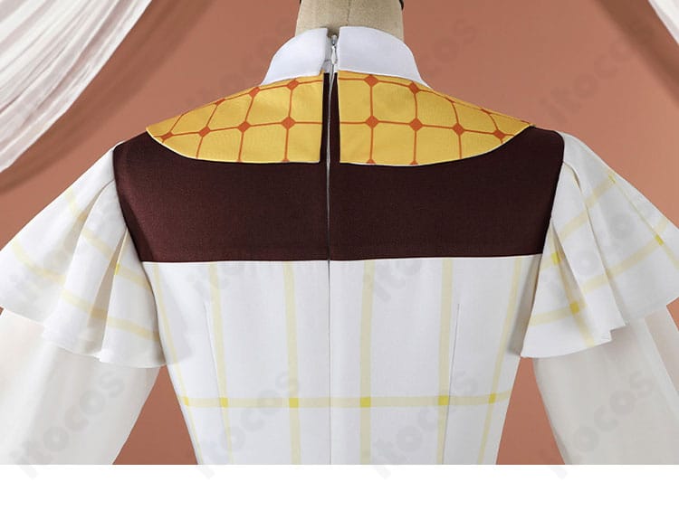 背面ファスナーの開閉部ディテールと縫製アップ