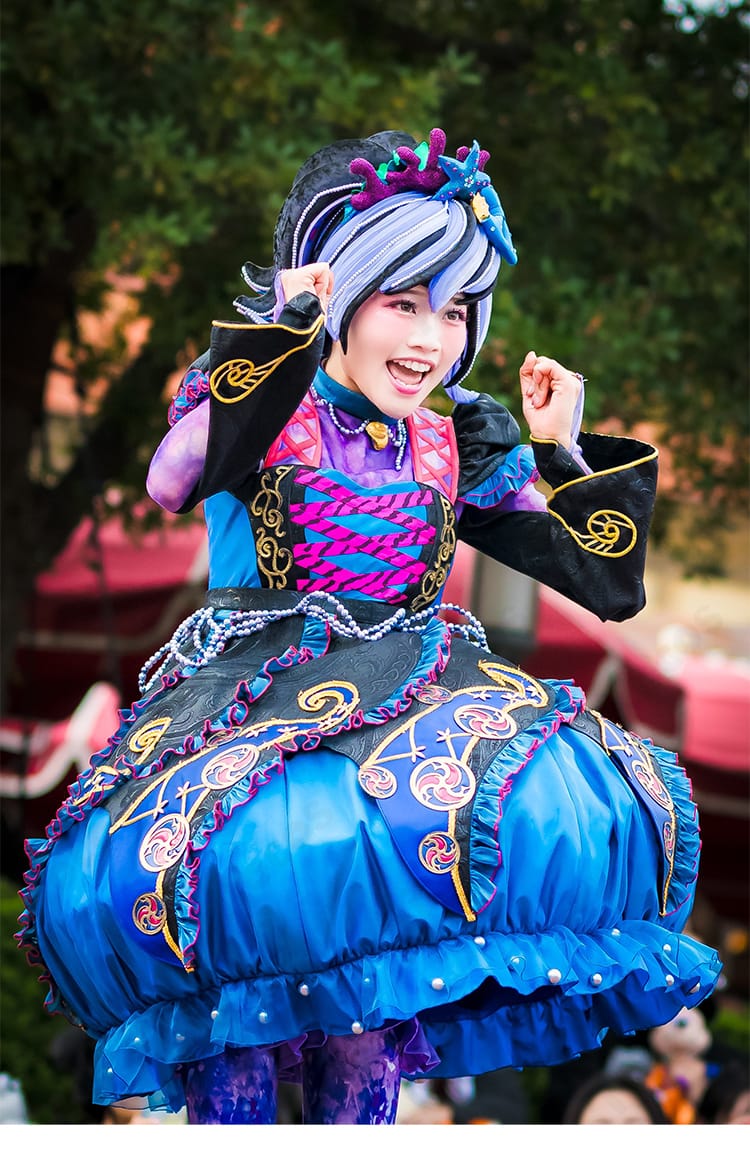 モデル正面着用の参考画像|アースラ ダンサー風コスプレの全体バランスと装飾ディテール