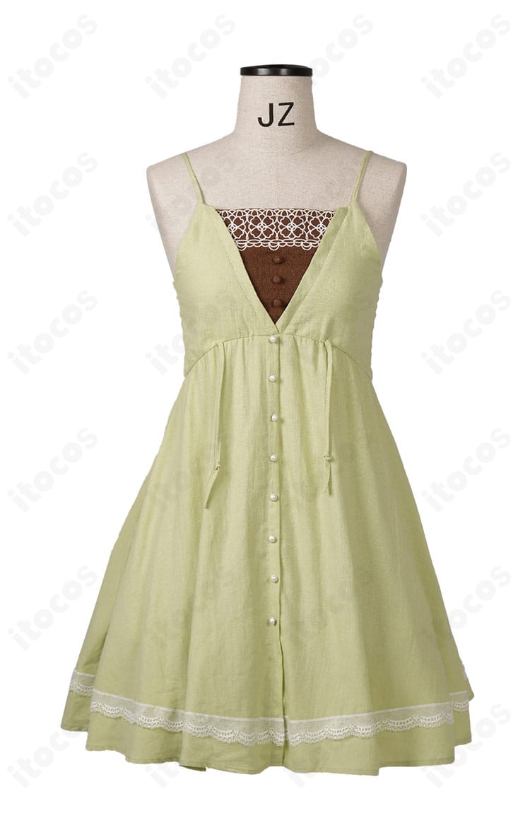 ワンピースのスカート装飾ディテール。縫製やヘムの仕上げが見えるクローズアップ。