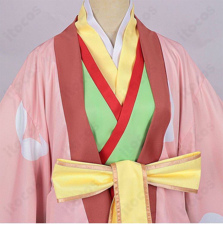 着物風コスプレ衣装の襟元と装飾アップ(配色とトリムの質感)