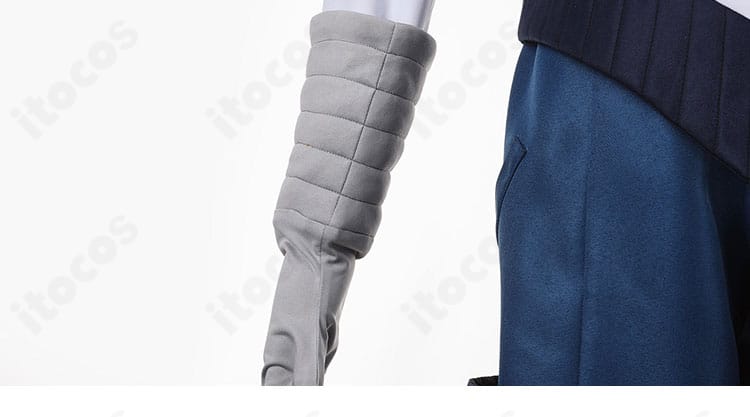 付属手袋の質感とステッチディテールのクローズアップ