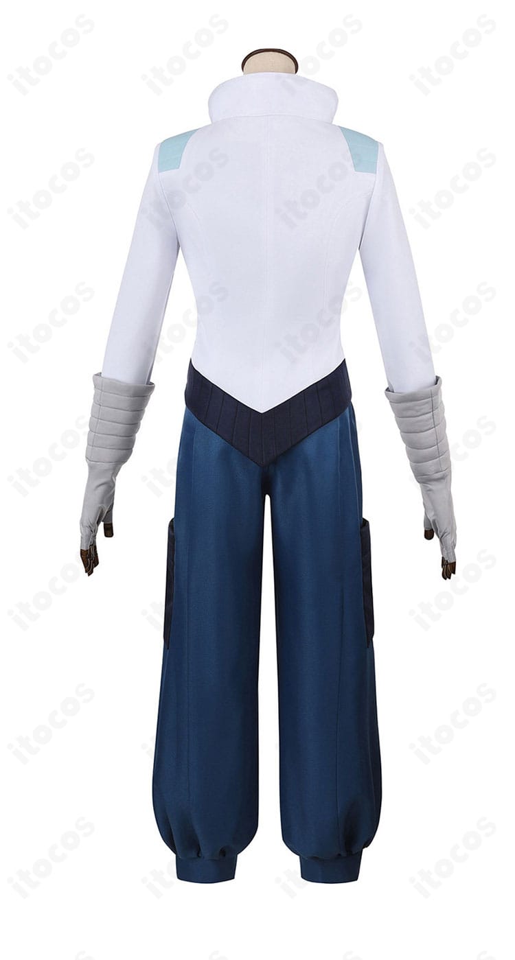 メリル記者衣装の背面シルエットとジャケットのラインが分かる画像