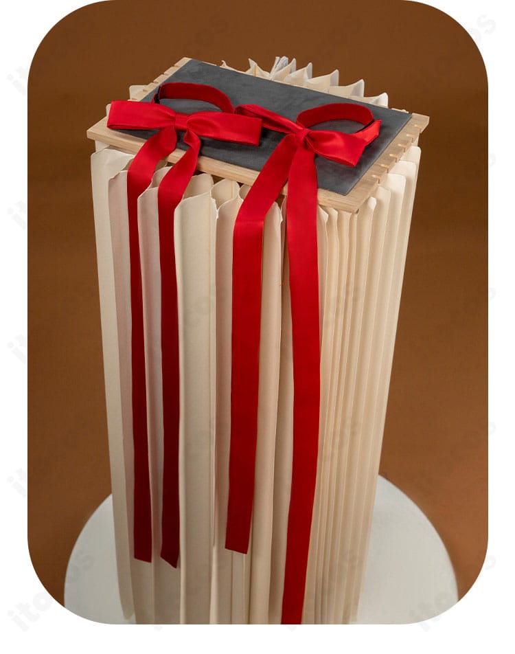 手袋・リボンなど付属アクセサリーの近接カット