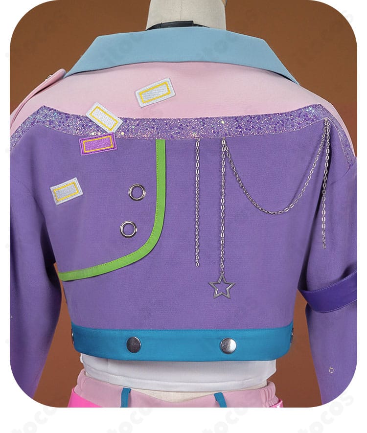 ジャケット背面の装飾モチーフと切替ラインのアップ