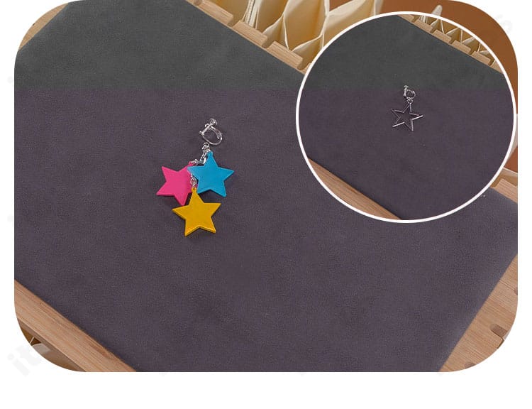 耳飾り（イヤリング）の形状と装着部分ディテール