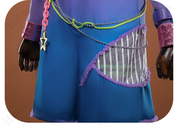 ウエスト周りのベルト・腰チェーン装飾ディテール