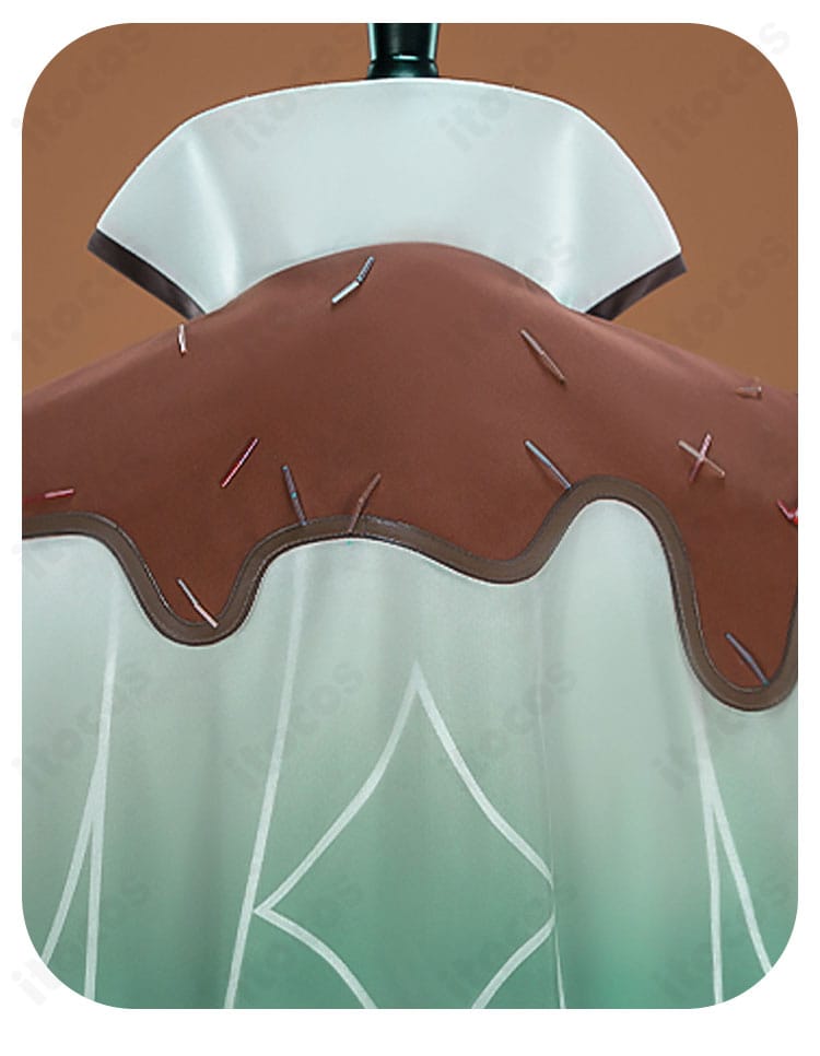 背肩の装飾ディテール（マント付け根とショルダーの飾り）