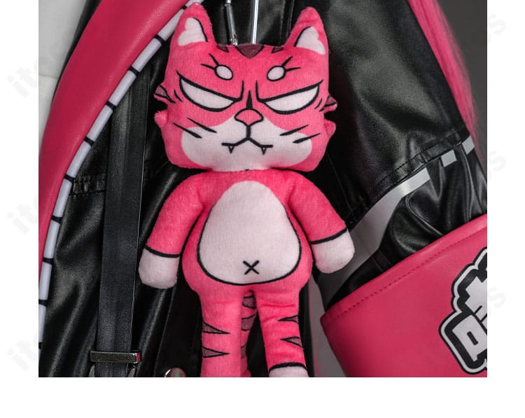 胸飾り・リボン・エンブレムの配置と質感が分かるバストアップの装飾詳細