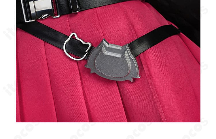 ウエスト周りのベルト・腰飾り・チェーンの配置が分かる拡大写真