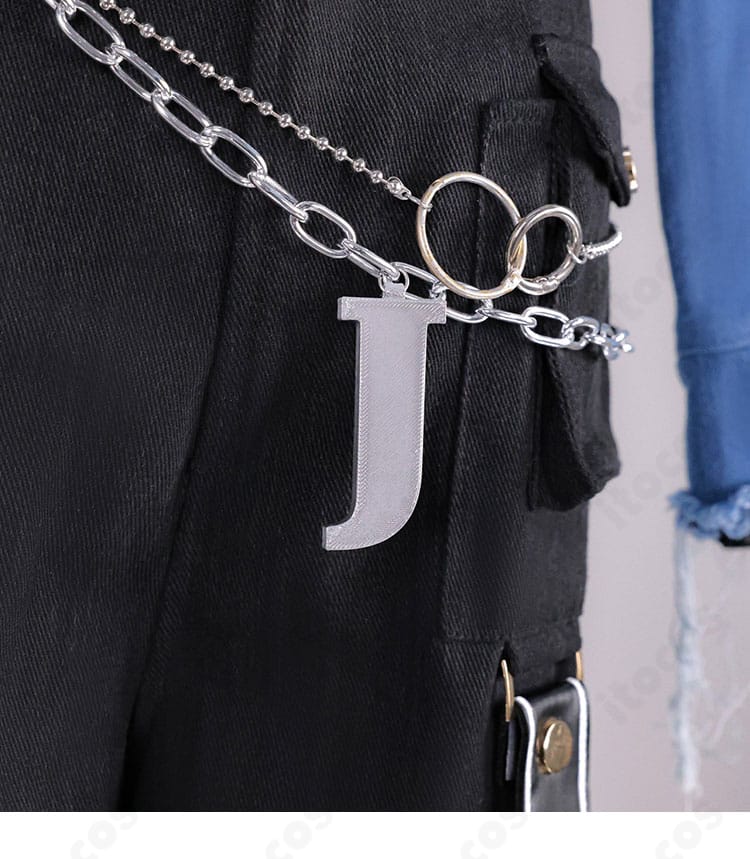 腰回り装飾の配置バランスと固定金具のディテール